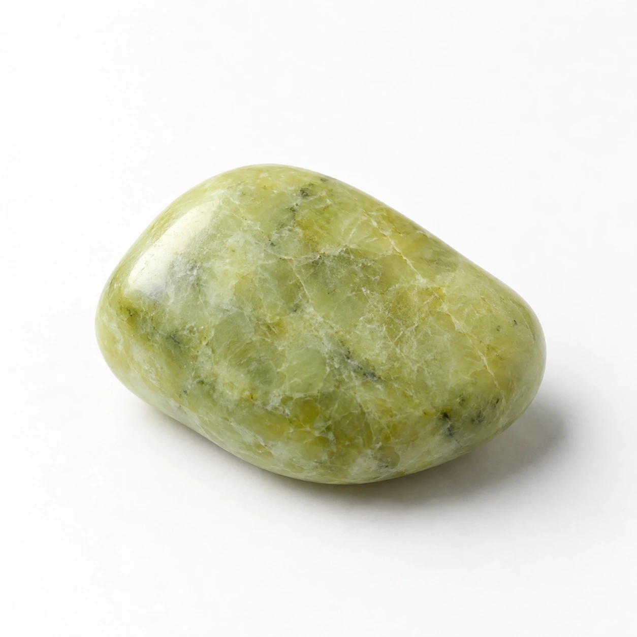 Lichtgroene gepolijste New Jade knuffelsteen met zachte wasachtige glans