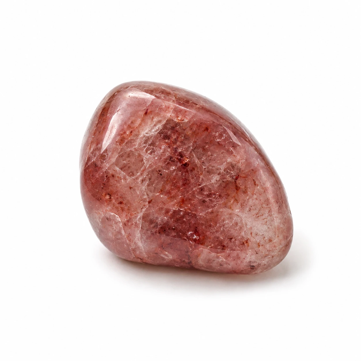 Gepolijste rood-roze aardbeienkwarts of klein groepje