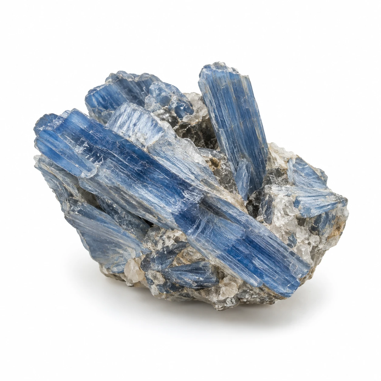 Blauwe bladvormige kyanietkristallen