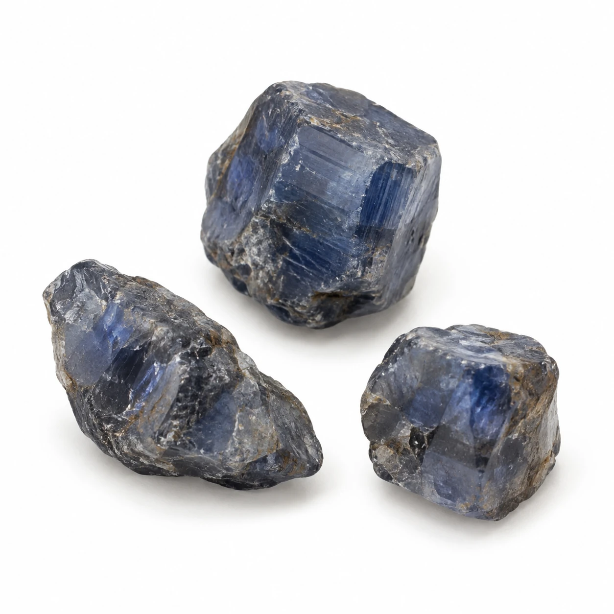 Blauwe natuurlijke saffier, ruw of gepolijst